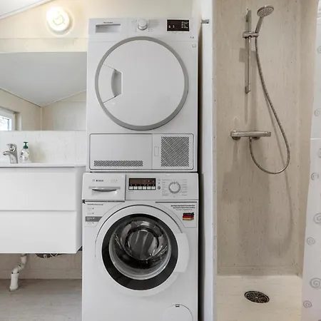 Semesterbostad Stunning In Vaeggerlose With Sauna *