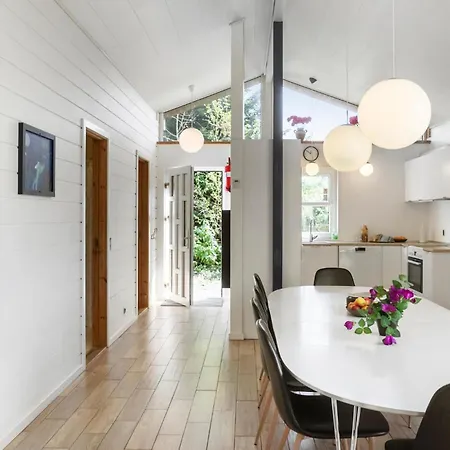 Dom wakacyjny Stunning In Vaeggerlose With Sauna