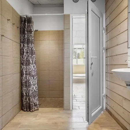 Semesterbostad Stunning In Vaeggerlose With Sauna *