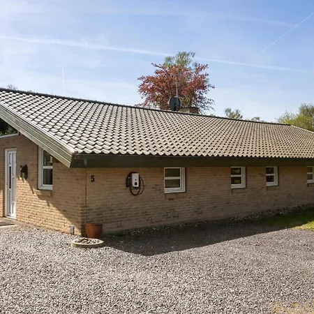 Semesterbostad Stunning In Vaeggerlose With Sauna